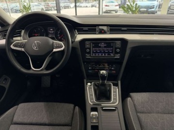 Volkswagen Passat B8 Variant Facelifting 2.0 TDI SCR 150KM 2023 Volkswagen Passat Business ACC LED Hak CarPlayAndroid Auto Podgrzewan, zdjęcie 12