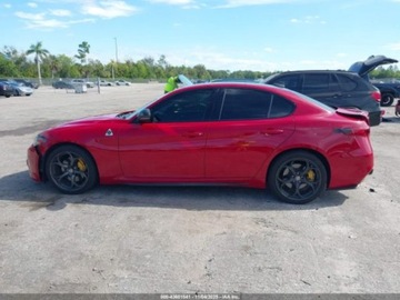 Alfa Romeo Giulia II Sedan 2.0 TBi 280KM 2018 Alfa Romeo Giulia Ti Sport 2018 2.0l 2.0 Benzyna 280KM, zdjęcie 2