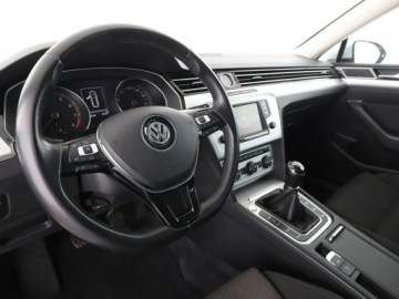 Volkswagen Passat B8 Variant 1.4 TSI BlueMotion Technology ACT 150KM 2016 Volkswagen Passat Comfortline 150KM navi PDC, zdjęcie 13