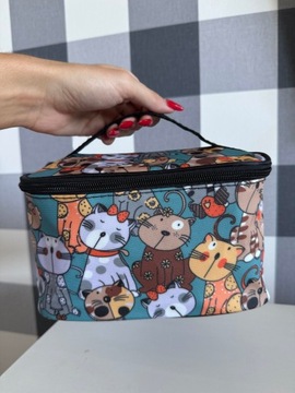 БОЛЬШАЯ ДОРОЖНАЯ КОСМЕТИЧЕСКАЯ СУМКА С КОШКАМИ ПОДАРОК ​​ДЛЯ ДЕВОЧКИ-КОШКИ