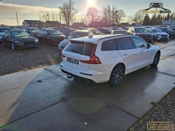 Volvo V60 II  2022 Volvo V60 2,0 B3 mild hybrid 163KM panorama navi elektryka led hak alu opl, zdjęcie 5