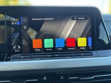 Volkswagen Golf VIII Variant 2.0 TDI 150KM 2022 Volkswagen Golf Variant LED Plus Digital Cockpit navi tempomat ACC hak, zdjęcie 25