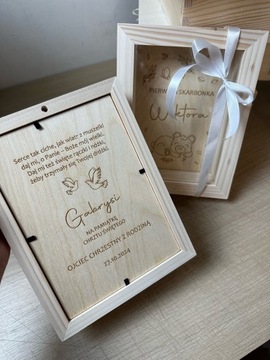 Skarbonka drewniana z szybką z imieniem dziecka prezent Chrzest Roczek