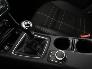 Mercedes Klasa A W176 Hatchback 5d 1.6 180 BlueEFFICIENCY 122KM 2014 Mercedes A 180 klimatyzacja półskóra kamera, zdjęcie 25