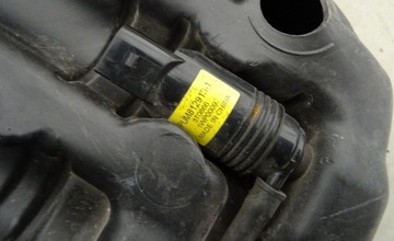 CORVETTE C7 PUMPIČKA KAPALINY OSTŘIKOVAČŮ NÁDOBKA