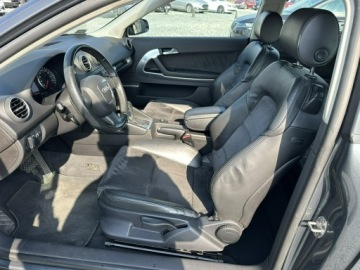 Audi A3 8P Hatchback 3d 3.2 VR6 250KM 2005 Audi A3 3-drzwiowe A3 3.2 VR6 DSG Quattro, zdjęcie 10