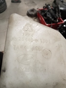 HYUNDAI TERRACAN NÁDRŽ VYROVNÁVACÍ