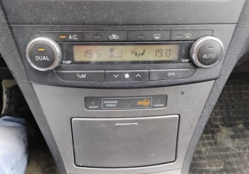 Toyota Avensis III Wagon 2.0 D-4D 126KM 2010 Toyota Avensis 2010r, 2.0 DIESEL. Lekko uszkodzony przod. Jezdzi. 2.0, zdjęcie 12