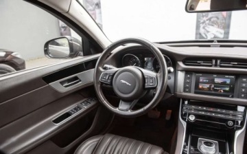 Jaguar XF II Sedan 2.0 i4D 180KM 2016 Jaguar XF XF 2.0D 180KM Full Pano LEdy Skora Camera Navi Full ASO 2.0, zdjęcie 26