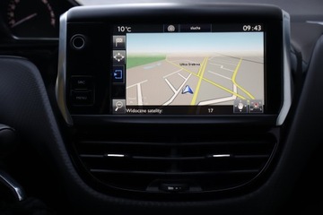 Peugeot 208 I Hatchback 5d Facelifting 1.2 PureTech 110KM 2016 Peugeot 208 1.2 PureTech, Salon Polska, zdjęcie 17