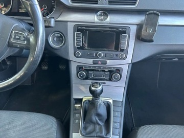 Volkswagen Passat B7 Variant 2.0 TDI CR DPF BlueMotion 140KM 2011 Volkswagen Passat 2.0 Diesel 140KM, zdjęcie 16