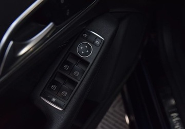 Mercedes CLA C117 Shooting Brake Facelifting 1.6 180 122KM 2018 Mercedes-Benz CLA 1.6 benzyna _ 122 KM _ 1.6 Benzyna 122KM, zdjęcie 16