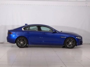 Jaguar XE Sedan 2.0 i4 200KM 2018 Jaguar XE 20t, Automat, Skóra, Navi, Xenon, zdjęcie 5