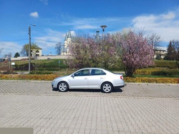 Volkswagen Jetta V 2008 Volkswagen Jetta 2.0 TDI Sportline 136KM 2008r, zdjęcie 4