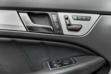 Mercedes Klasa C W204 Coupe AMG 6.2 C 63 AMG 457KM 2013 Mercedes C 63 AMG Tylko 7900 km przebiegu!, zdjęcie 37