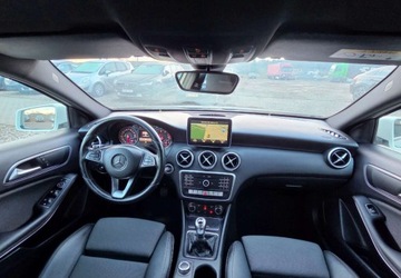 Mercedes Klasa A W176 Hatchback 5d Facelifting 180 122KM 2016 Mercedes-Benz Klasa A 1,6 Ben 122 km AMG 6 -biegow 1.6 Benzyna 122KM, zdjęcie 8