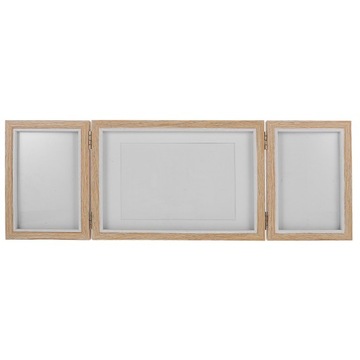 Стенд для фотовыставки в свадебной рамке