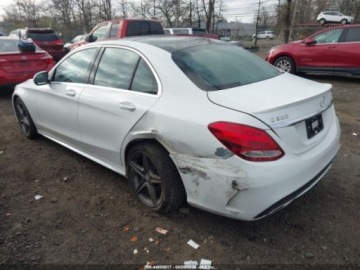 Mercedes Klasa C W205 2016 Mercedes-Benz Klasa C 2016 MERCEDES-BENZ C 300 SPORT 4MATIC 2.0 Benzyna, zdjęcie 3