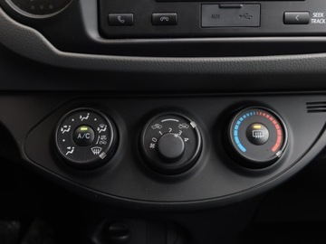 Toyota Yaris III Hatchback 5d Facelifting 2017 1.5 Dual VVT-iE 111KM 2019 Toyota Yaris 1.5 Dual VVT-i, Salon Polska, zdjęcie 12