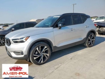 Volvo XC40 Crossover 2.0 T5 247KM 2019 Volvo XC 40 2019 VOLVO XC40 T5 MOMENTUM 2.0 Benzyna 247KM