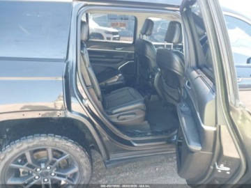 Jeep Grand Cherokee V 2023 Jeep Grand Cherokee L Limited 4x4 2023 3.6 Benzyna 293KM, zdjęcie 13