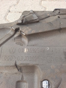 КРЫШКА ДВИГАТЕЛЯ VW PASSAT CC 2.0 TDI 03L103925AM