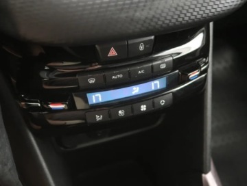 Peugeot 2008 I SUV 1.2 VTi 82KM 2014 Peugeot 2008 1.2 e-VTi, Navi, Klima, Klimatronic, zdjęcie 11