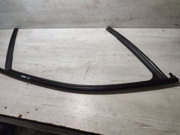 SEAT ARONA 2019 PŘEDNÍ STRANA PRAVÁ TĚSNĚNÍ OKNO DVEŘE PŘEDNÍCH