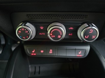 Audi A1 I Hatchback 3d 1.6 TDI 90KM 2014 Audi A1 3-drzwiowe S-LINE ASO navi grz. fotele klima ALU 17 2xkola g, zdjęcie 18