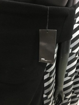 Zara, czarna sukienka z opadającymi rękawami, XL