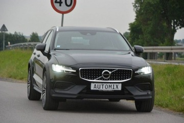 Volvo V60 II  Kombi 2.0 D4 190KM 2019 Volvo V60 Cross Country 2.0D D4 nawi 4x4 automat, zdjęcie 9