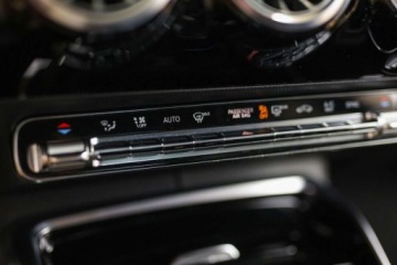 Mercedes Klasa A W177/V177 Hatchback AMG 2.0 A35 306KM 2019 Mercedes-Benz Klasa A A35 AMG 4-Mtic 7G-Dct Pakiet AERO AMG fv23 2.0 306KM, zdjęcie 25