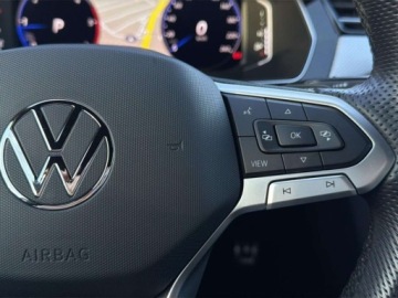 Volkswagen Passat B8 Variant Facelifting 2.0 TDI SCR 200KM 2022 Volkswagen Passat R-Line 4Mot. HarmanKardon LED Matrix Hak Kamera Cofania, zdjęcie 17