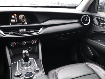 Alfa Romeo Stelvio SUV 2.0 Turbo 200KM 2017 Alfa Romeo Stelvio 2.0 Turbo Q4, Salon Polska, zdjęcie 7
