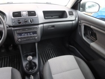 Skoda Fabia II Hatchback Facelifting 1.2 HTP 60KM 2011 Skoda Fabia 1.2, Salon Polska, Klima, Parktronic, zdjęcie 7