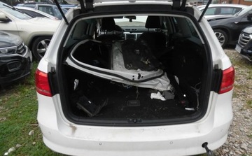 Volkswagen Passat B7 Variant 1.6 TDI CR DPF BlueMotion 105KM 2011 Volkswagen Passat 2011r, 1.6 TDI, Uszkodzony lewy bok, Pali. VAT 23 1.6, zdjęcie 8