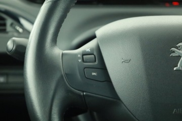 Peugeot 208 I Hatchback 5d Facelifting 1.2 PureTech 82KM 2018 Peugeot 208 1.2 PureTech, Salon Polska, zdjęcie 13