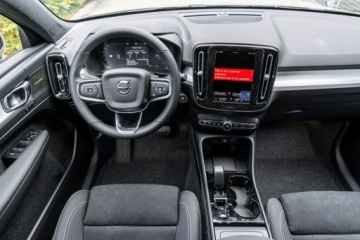 Volvo XC40 Crossover Facelifting 2.0 B3 163KM 2026 Volvo XC 40 Plus Dark B3 Mild Hybrid Benzyna, zdjęcie 15