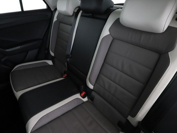 Volkswagen T-Roc I SUV 1.5 TSI ACT 150KM 2018 Volkswagen T-Roc Carat skóra panorama virtual, zdjęcie 16
