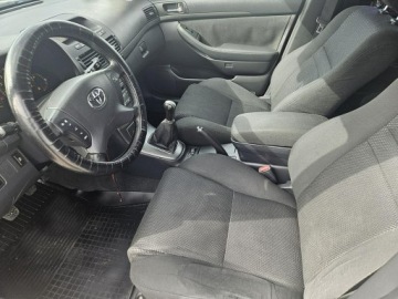 Toyota Avensis II Kombi 1.8 VVT-i 129KM 2004 Toyota Avensis kombi, zdjęcie 4