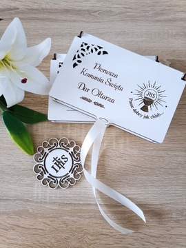 Подарок на алтарь копилки и Святое Причастие