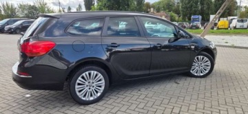 Opel Astra J Sports Tourer Facelifting 1.4 Turbo ECOTEC 140KM 2013 Opel Astra 1,4 TURBO 140KM Led Super Stan Oplaty 1.4 Benzyna 140KM, zdjęcie 17