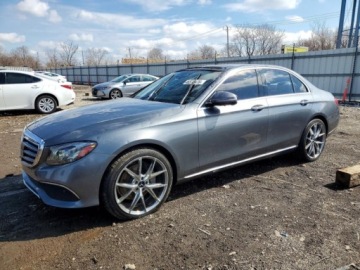 Mercedes Klasa E W213 2017 Mercedes-Benz Klasa E 2017 MERCEDES-BENZ E 300 4MATIC 2.0 Benzyna 241KM, zdjęcie 1