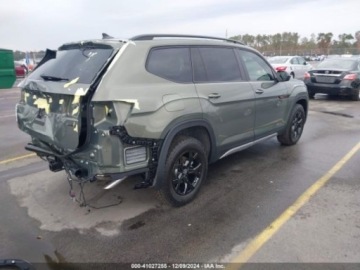 Volkswagen 2024 Volkswagen Atlas Peak Edition Sel, 2024r., 4x4, 2.0L 2.0 Benzyna 269KM, zdjęcie 2