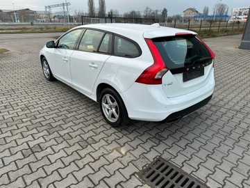 Volvo V60 I Kombi Facelifting 2.0 D2 DRIVE-E 120KM 2016 Volvo V60 2.0d,120KM,LIFT,BOGATA OPCJA,Navi,Alu17, zdjęcie 3