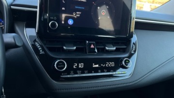 Toyota Corolla XII Sedan Facelifting 1.5 VVT-i 125KM 2023 Toyota Corolla 1.5 Benzyna 125 km tylko 32 tys. przebiegu 1.5 Benzyna 125KM, zdjęcie 9