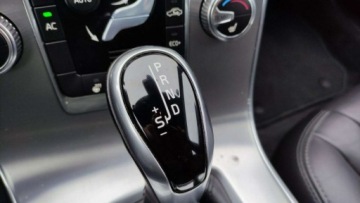 Volvo V60 I Kombi Facelifting 2.0 D4 DRIVE-E 190KM 2016 Volvo V60 2.0D 190 kM Klima Grzana Kanapa Skora Navi Bluetooth Xenon GWARA, zdjęcie 31