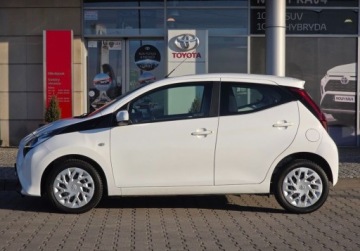 Toyota Aygo II Hatchback 3d Facelifting 1.0 VVT-i 72KM 2021 Toyota Aygo Toyota Aygo 1.0 VVT-i X-play Benzyna 72KM, zdjęcie 2