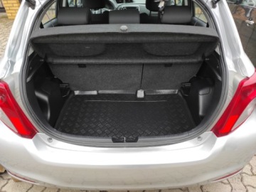 Комплект резиновых ковриков и коврик багажника для 2017- Volvo XC60 II Hybrid SUV.