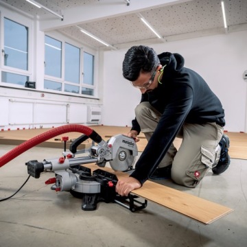 Торцовочная пила 1500 Вт Metabo KGS 216 M